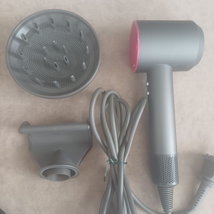 Фен для волосся Dyson hd08

HD08