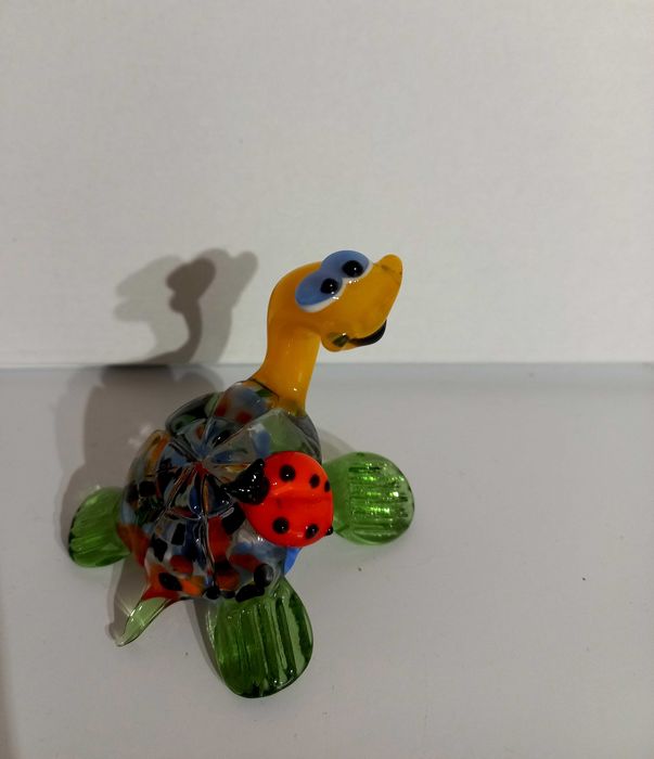 Śliczny żółwik z kolorowego rwanego szkła -Murano