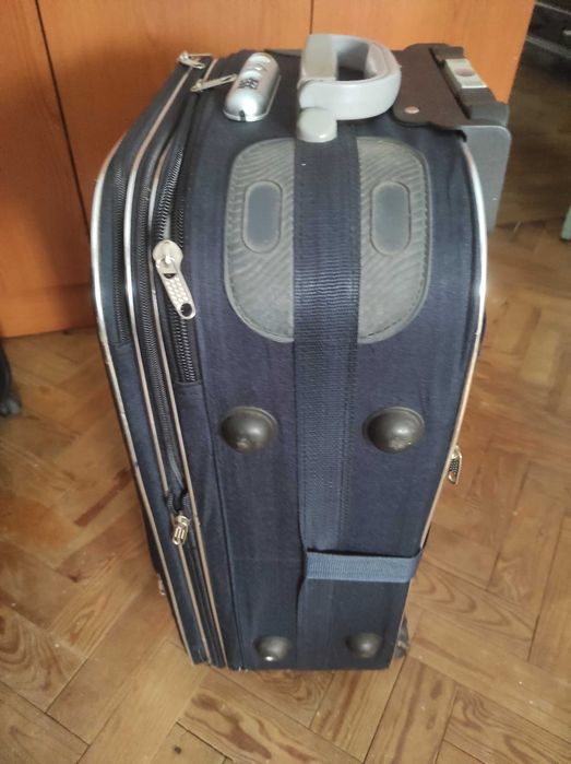 Mala de viagem com reforço no fecho