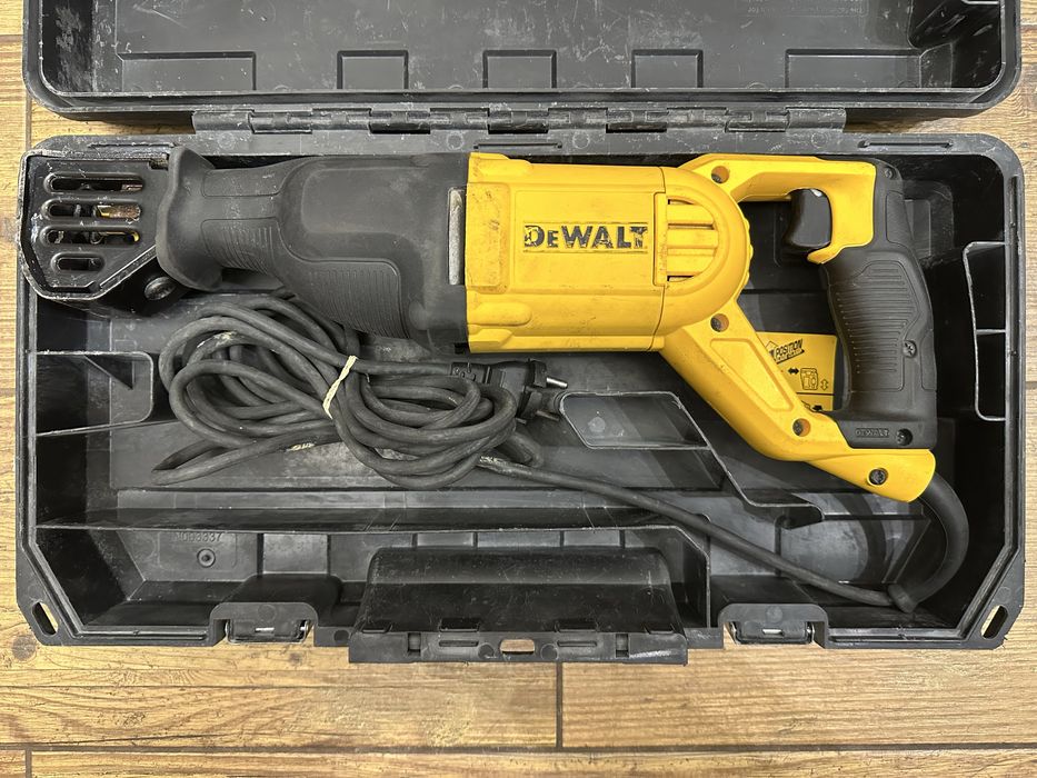 Pilarka, piła szablasta DeWalt DWE305 - 2022r. | walizka