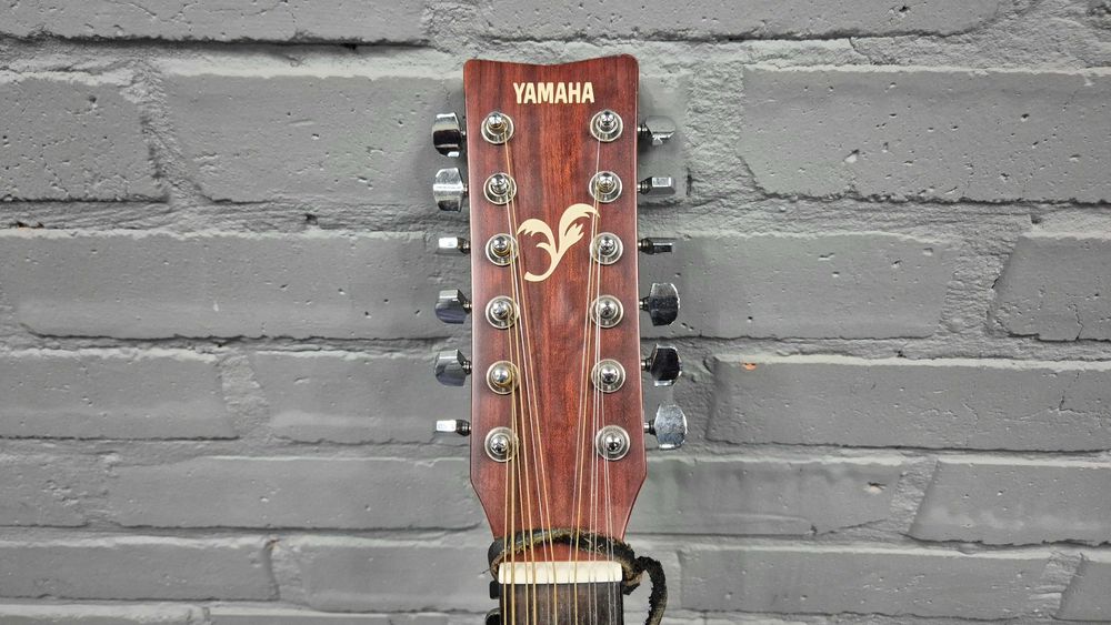 Yamaha FG-412-12 12-струнна акустична гітара з кофром