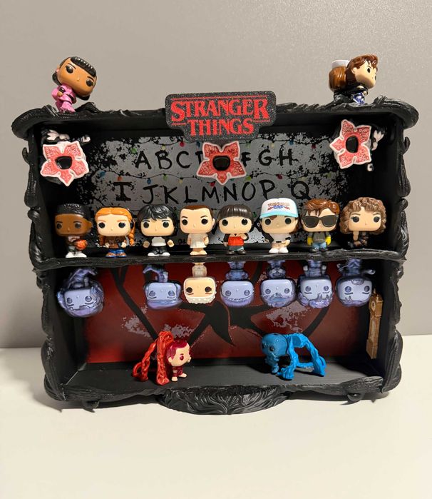 Підставка для фігурок Stranger Things Дивні дива Kinder joy