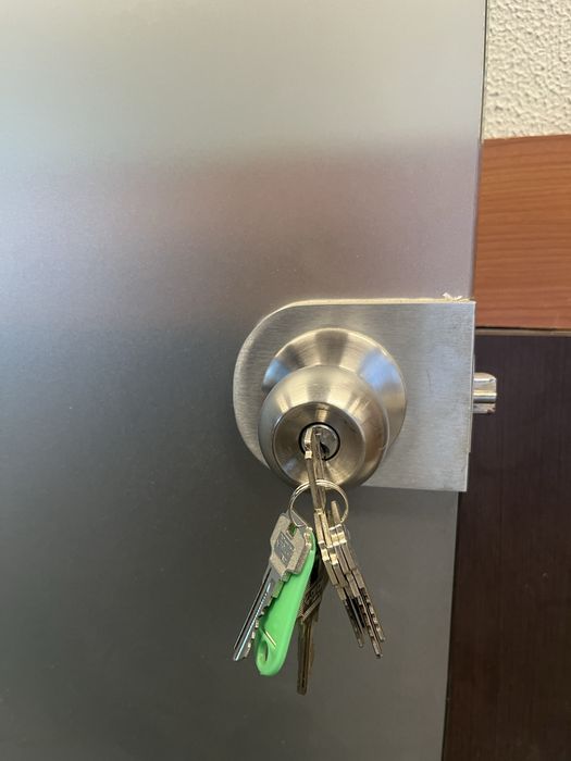 Porta em Vidro Temperado com Fechadura