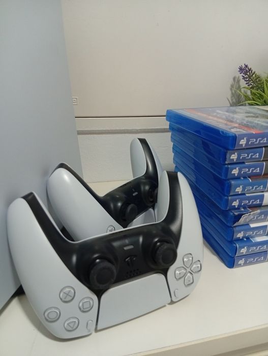 PlayStation 5 + 2 comandos