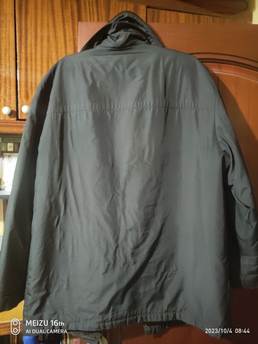 Продам куртку с подстежкой.