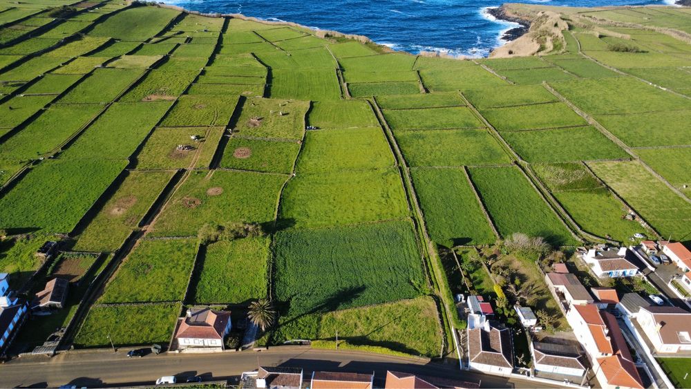 Terreno Urbano 1377m² com Vista Mar – Vila Nova, Ribeira da Areia