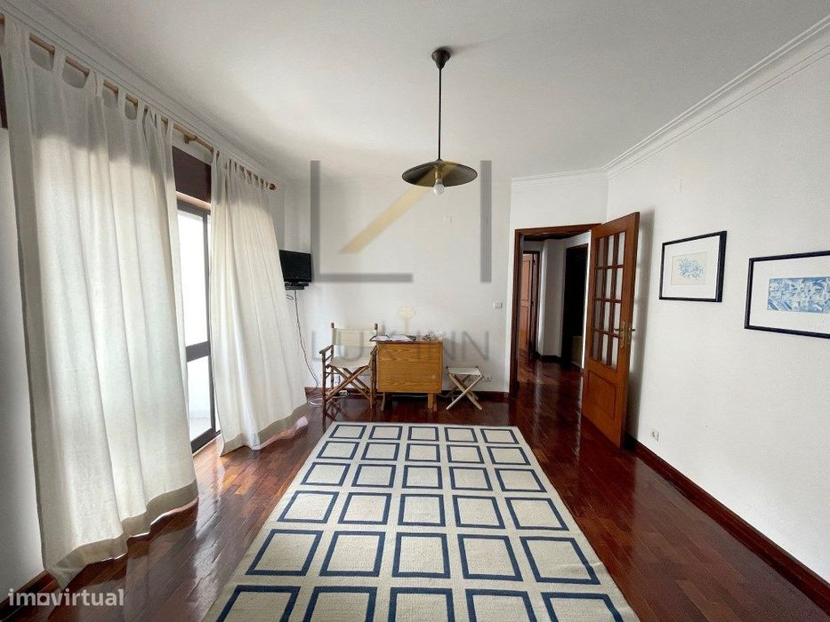 Apartamento T2 no Centro de Carcavelos