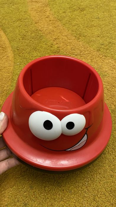Продам інерціонну  іграшку миска для песика