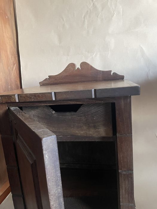 Duas mesas de cabeceira