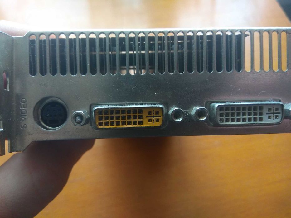 Видеокарта ASUS 9600GT 512 Mb DDR3 256 bit