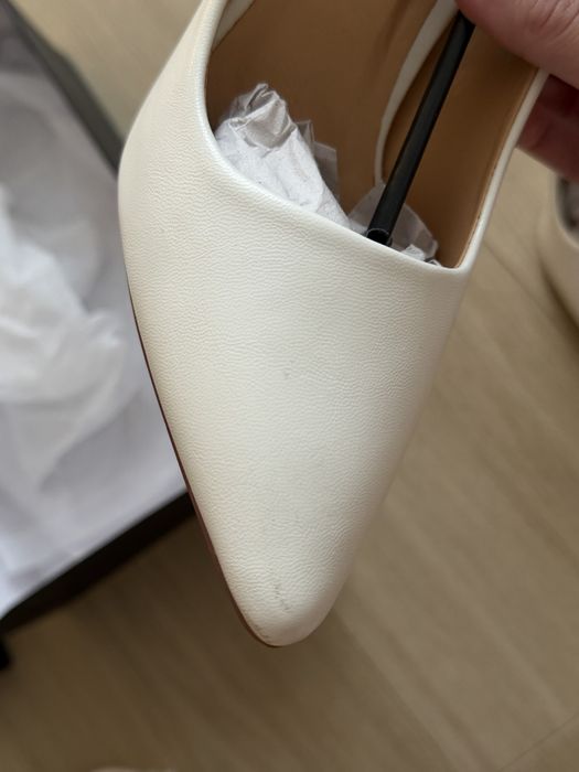 Білі туфлі човники