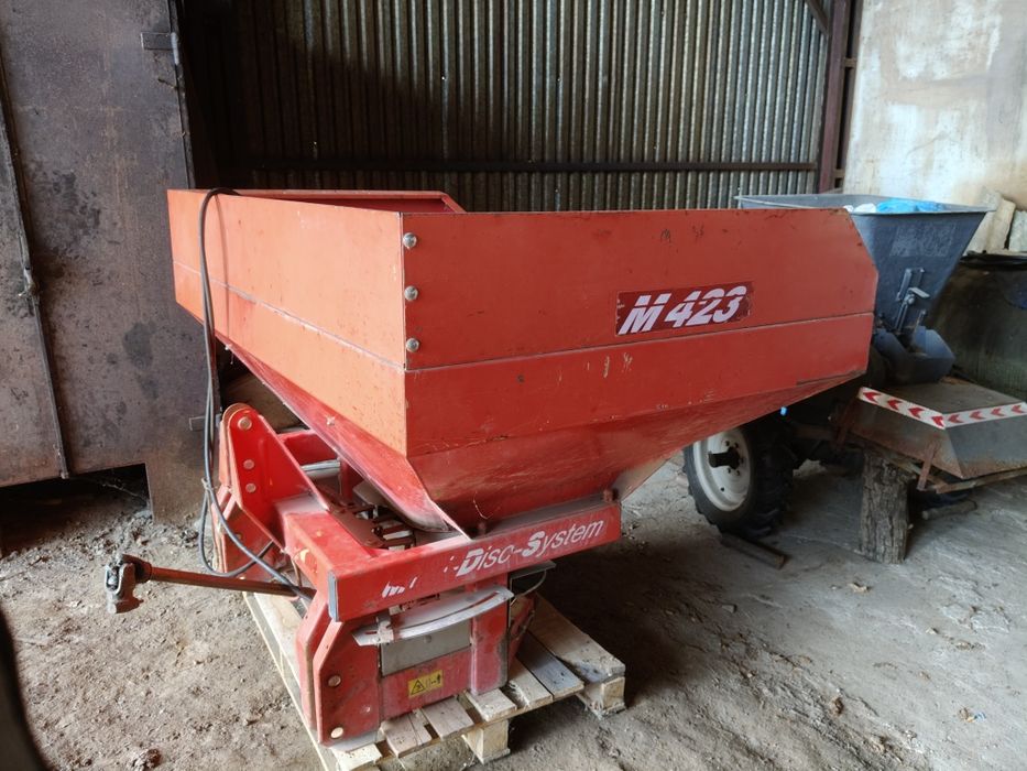 Rozsiewacz KUHN MDS 921