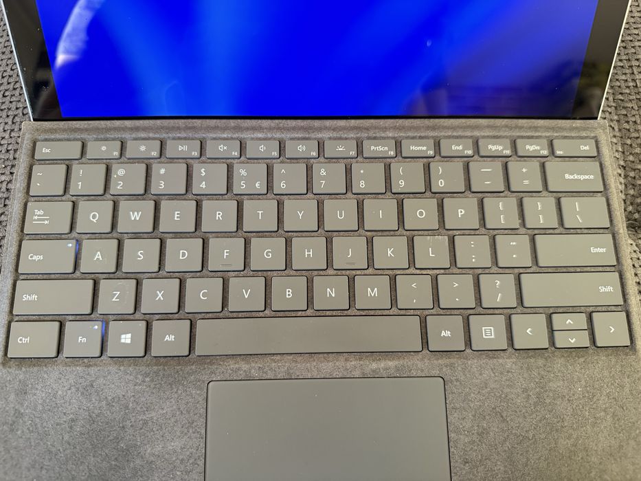 Microsoft Surface Pro 7+ wraz z klawiaturą