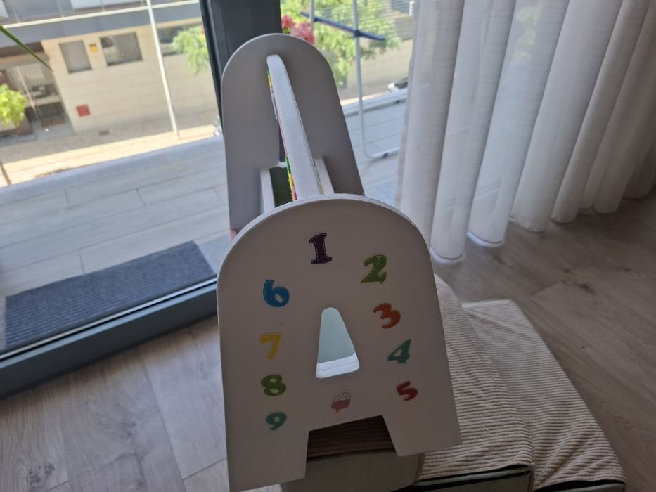 Porta livros e  lápis  infantil.