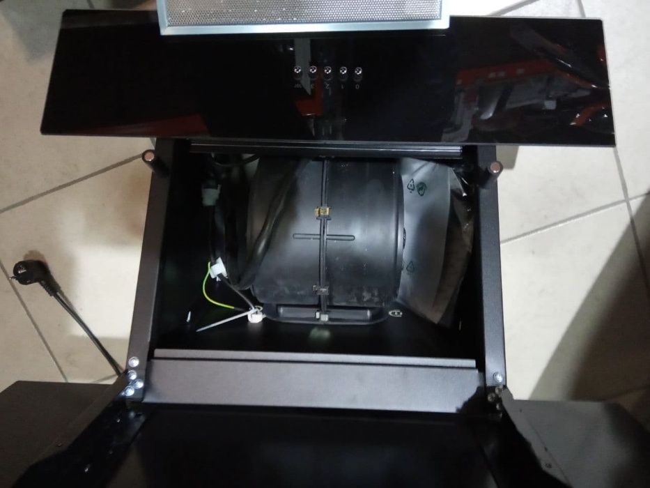 Вытяжка GVN 220 B наклонная стекло (GRUNHELM) білі