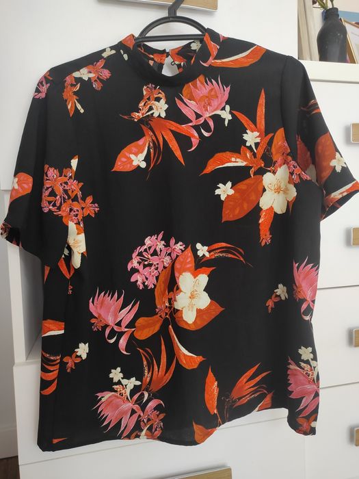 Czarna bluzka na krótki czas rękaw Vero Moda