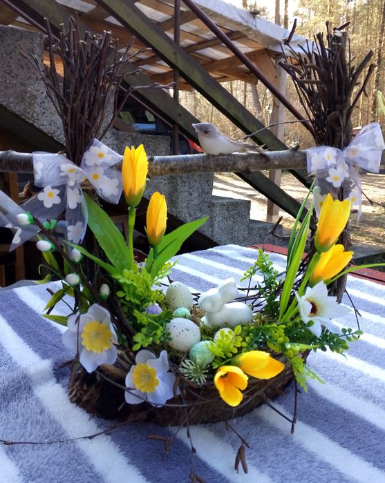 Stroik wiosenny z naturalnych gałązek