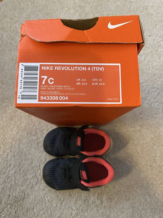 Buty sportowe Nike Revolution 4 r. 23,5 wkladna 15 cm