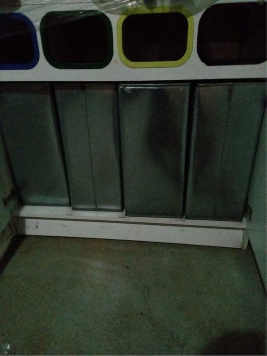 2 contentores para separação de residuos