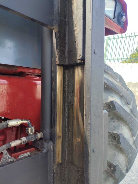 Manitou 3T , motor Perkins, Garfos longos.