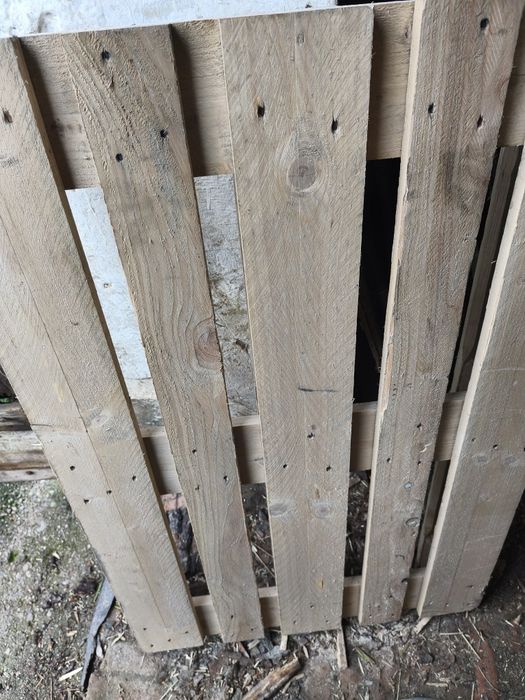 Palety całe używane