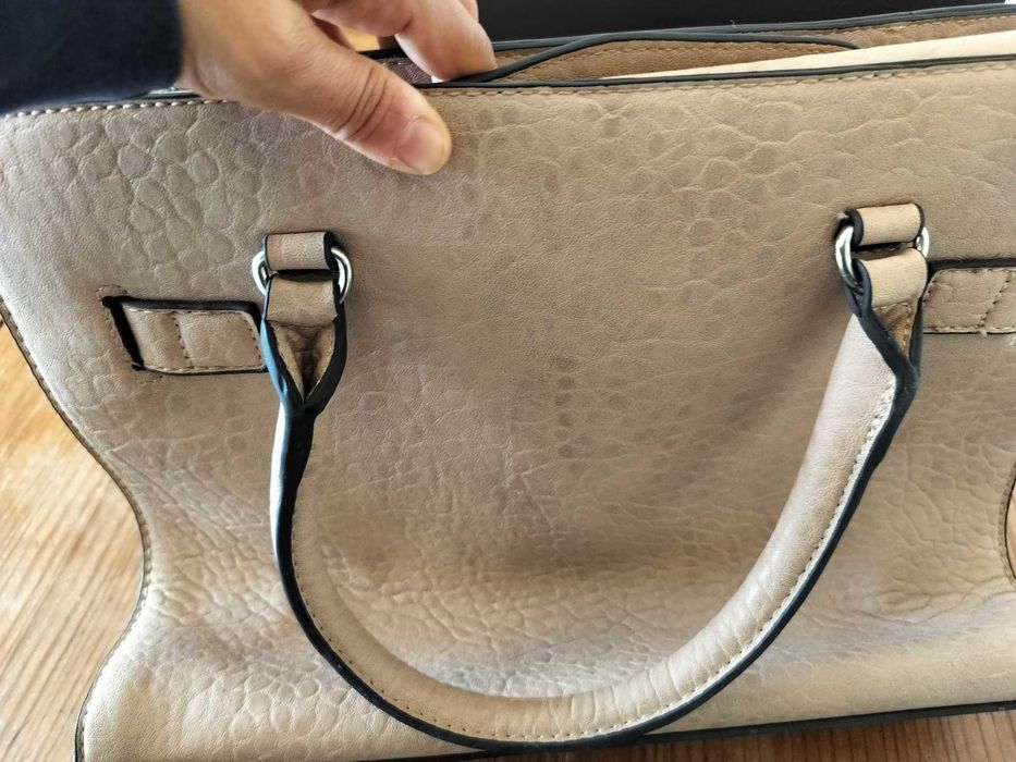 Mala beje em bom estado