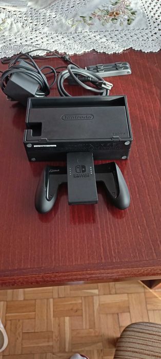Sprzedam Nintendo Switch - stan idealny+ 3 gry