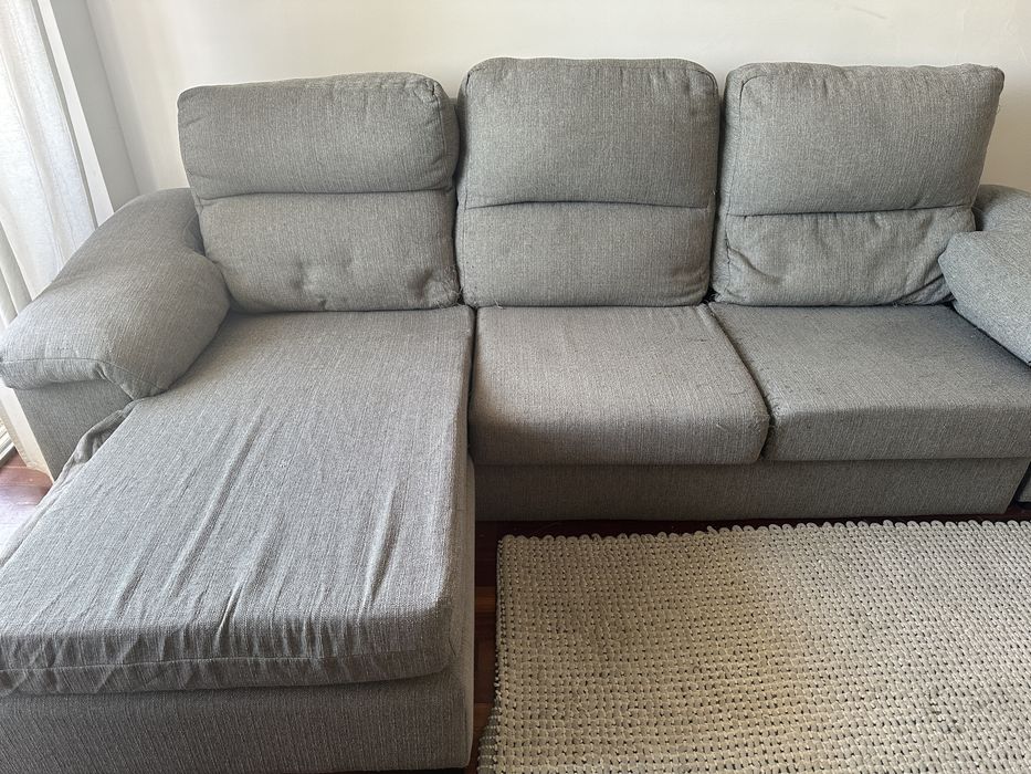 Sofá de canto (chaise longue) em tecido bouclé/chenille cinza