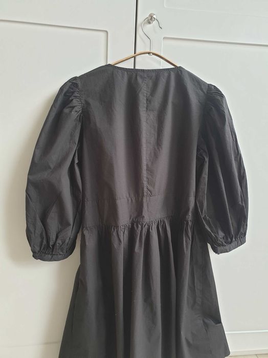 Czarna sukienka z bufiastym rękawem Vila 38 40