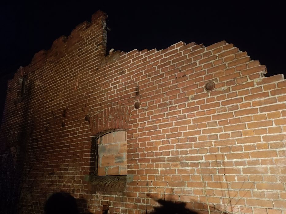 Cegła czerwona stara