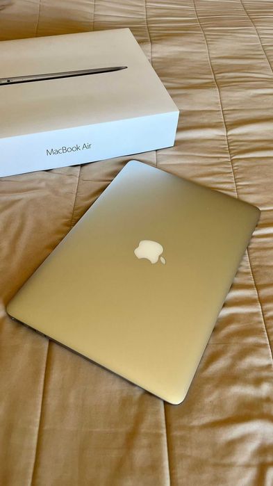 MacBook Air 13” (2010) – Core i5, 1.6GHz, 8GB RAM, 128GB