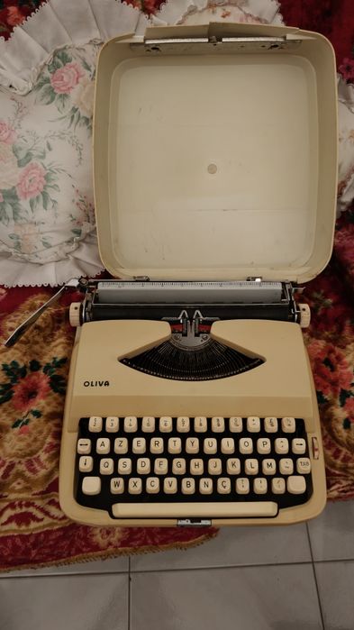 Máquina escrever vintage Oliva