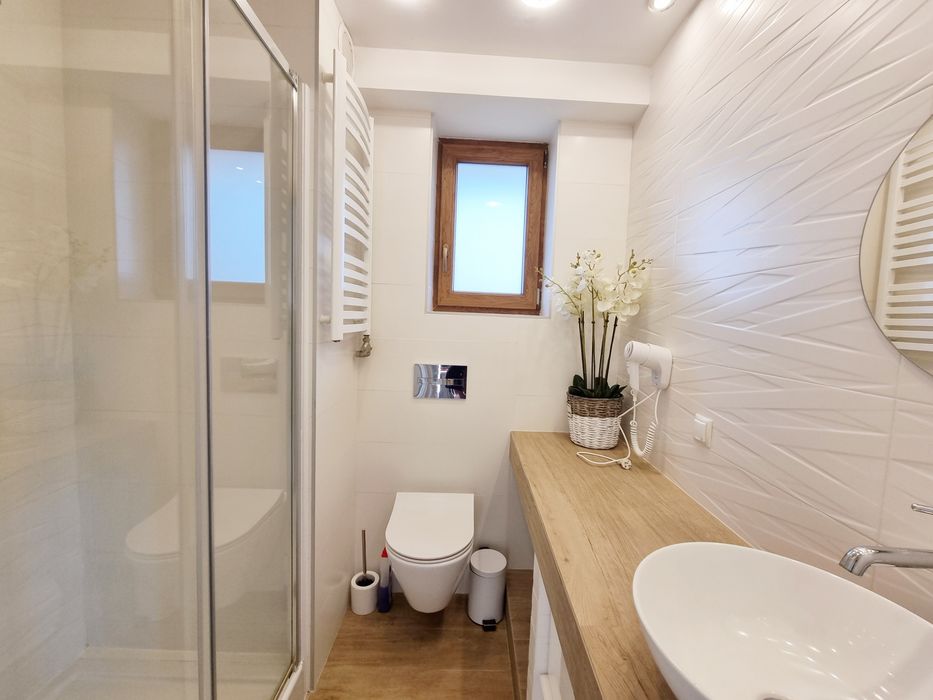 DOMEK Z POMOSTEM Frydman  domek z  kominkiem noclegi  w górach ferie