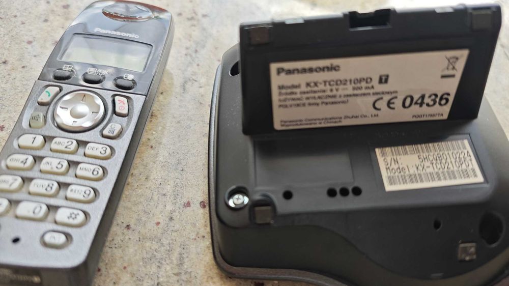 Telefon bezprzewodowy PANASONIC KX-TCD21-OPDT -uszkodzony