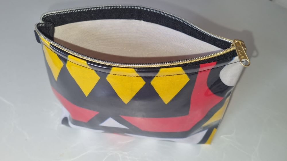 Necesserer Novas feitas a mao plastificada Entreg Alfragide e Benficas