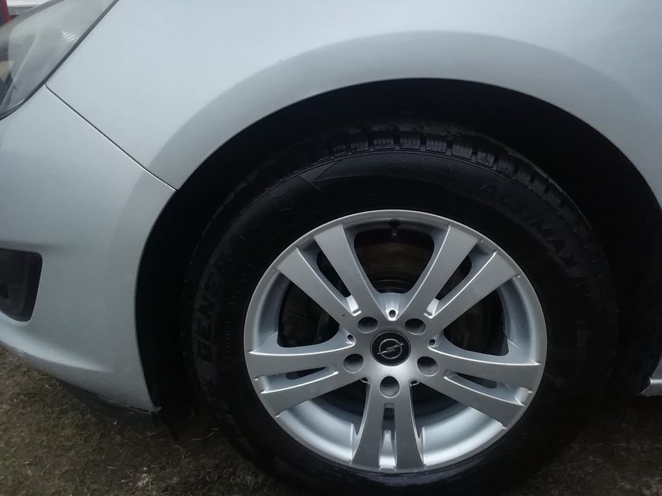 Opel Astra 2012 рік