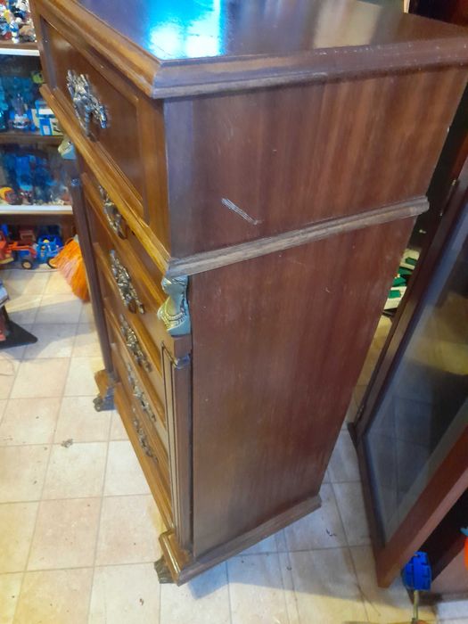 Movel Camiseiro com pés de  leão