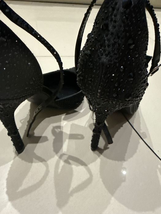 Piękne czarne błyszczące buty Szpilki Nowe rozmiar 39