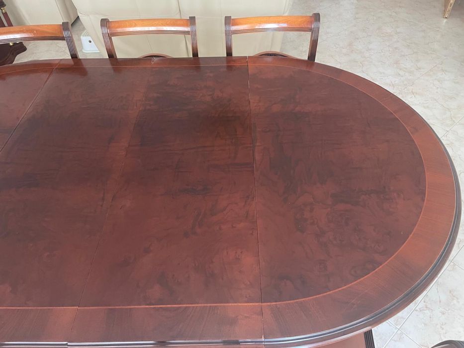 Conjunto de Mesa de Jantar Antigo Clássico – Mesa Redonda Extensível (Fica Oval) + 8 Cadeiras