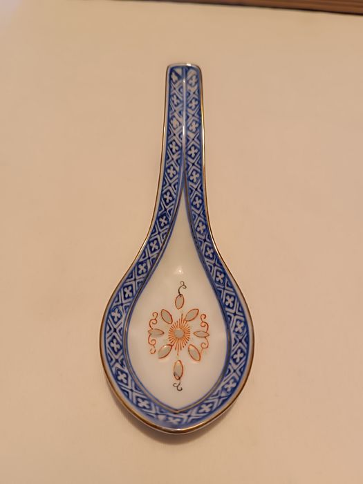 Taça e Colher Porcelana Oriental. Como Nova