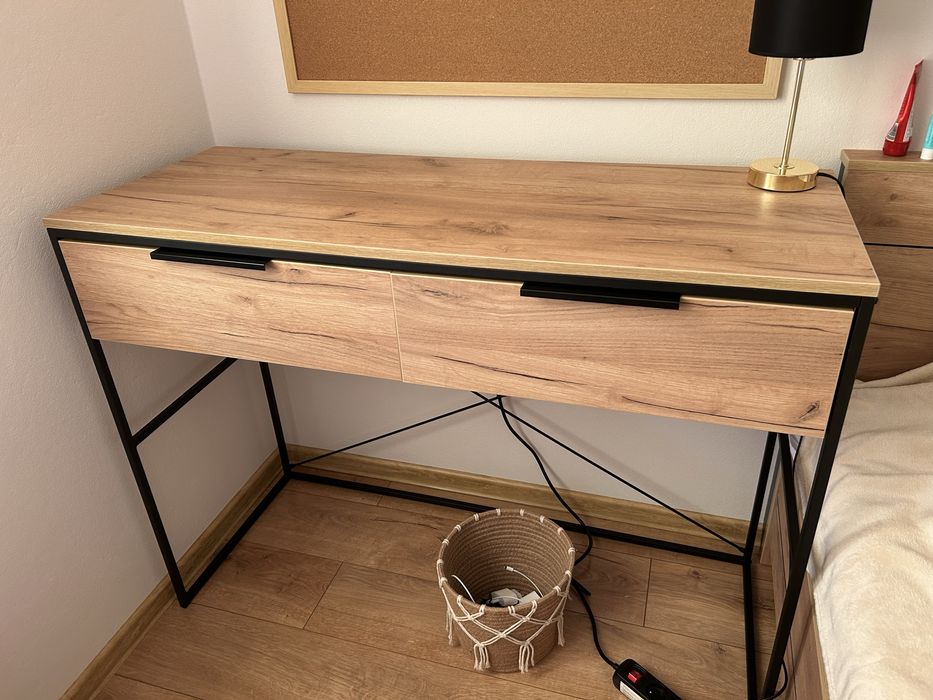 Biurko z dwoma szufladami stan uzywany