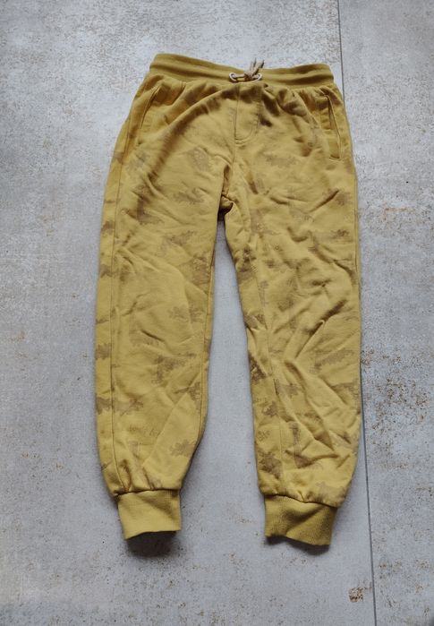 Spodnie chłopięce 4 sztuki rozmiar 128