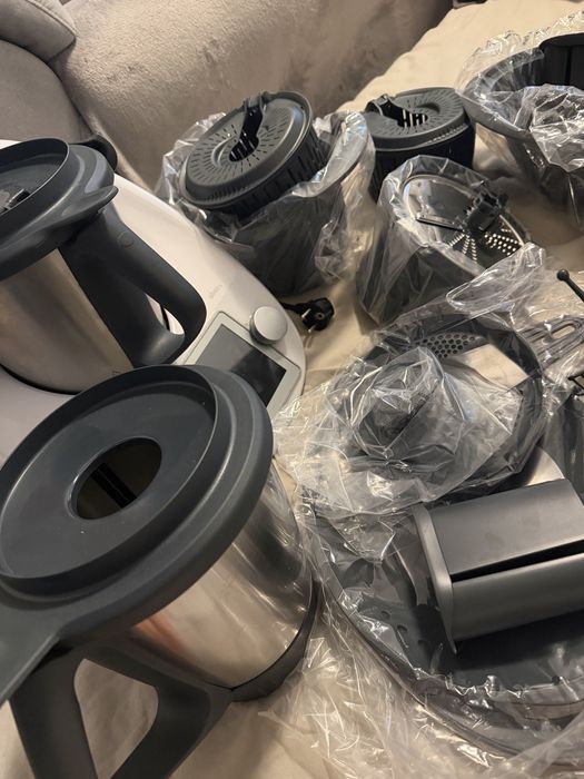 Bimby tm6 com todos os acessórios 1.400€