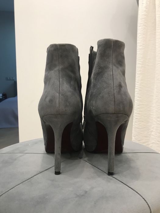 Szare botki na wysokiej szpilce