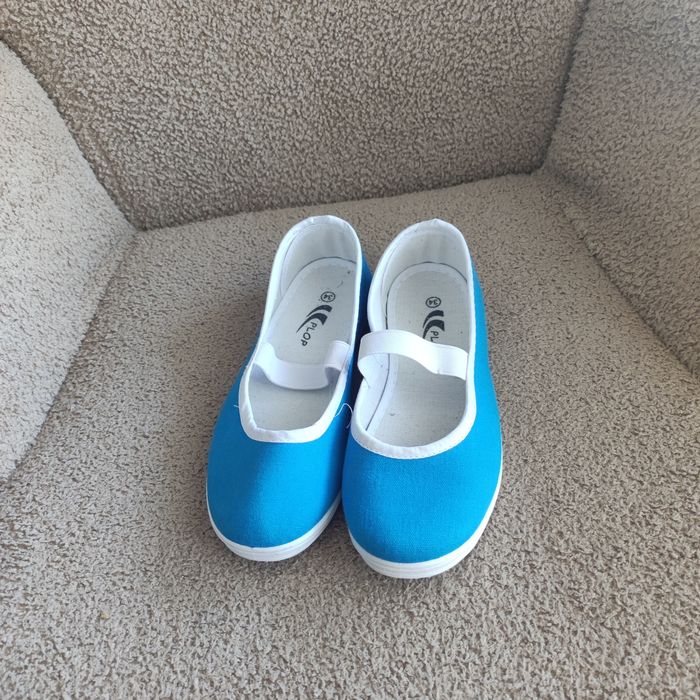 Tenisówki na gumce niebieskie nowe 34