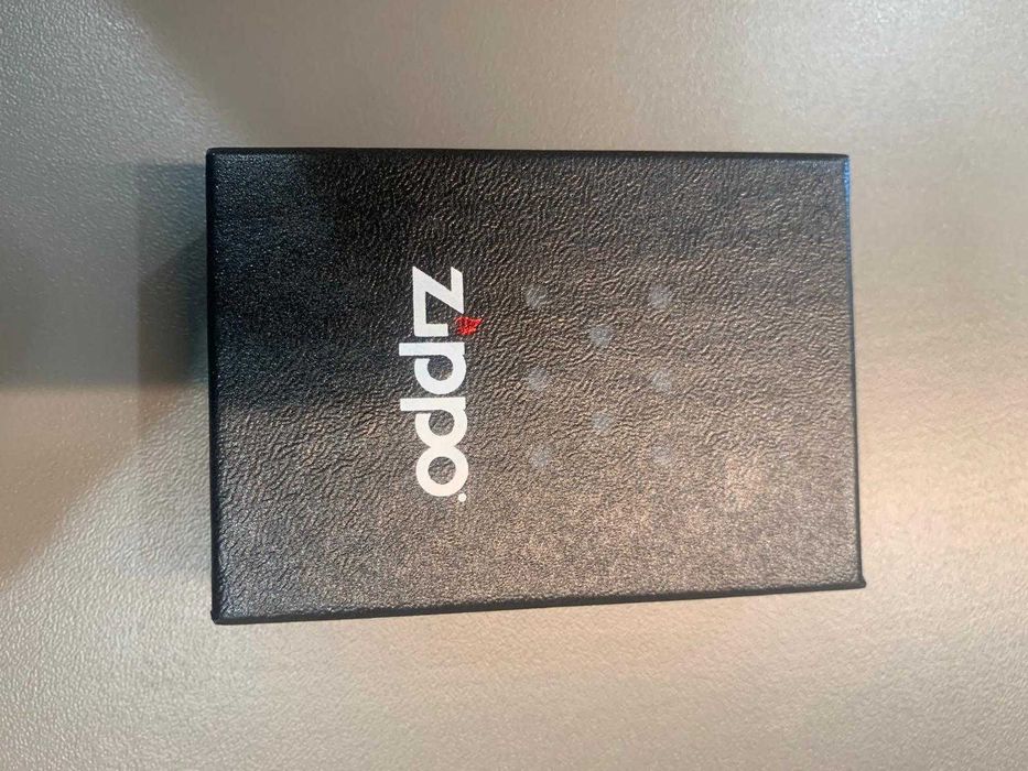 Isqueiro Zippo Genuíno, (à prova de vento) modelo clássico em acabamento cromado ou metálico