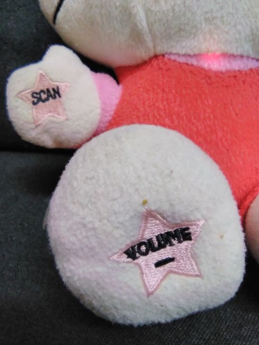 Rádio peluche da Hello Kitty.
