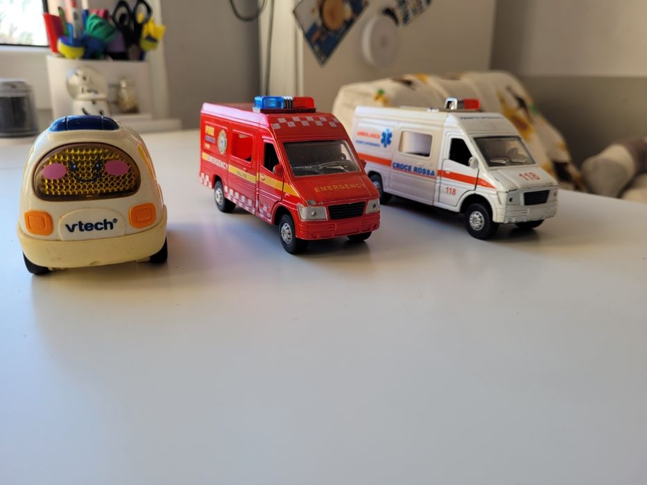 Karetka, 3 karetki, ambulans zestaw aut