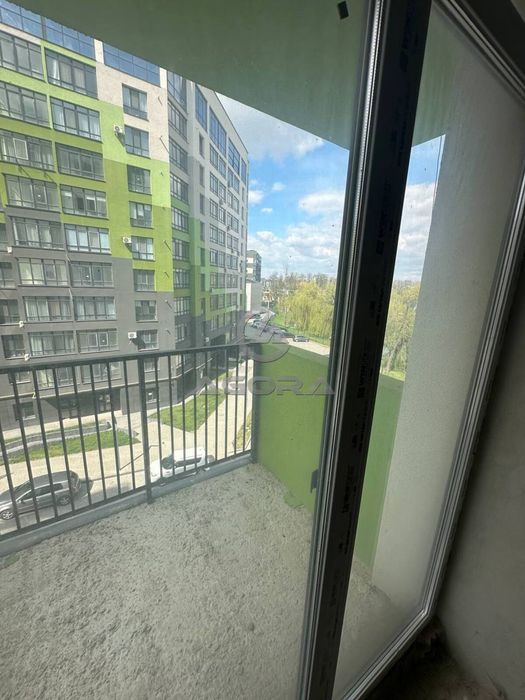 Продаж сучасної трикімнатної квартири з озерним краєвидом - View 6