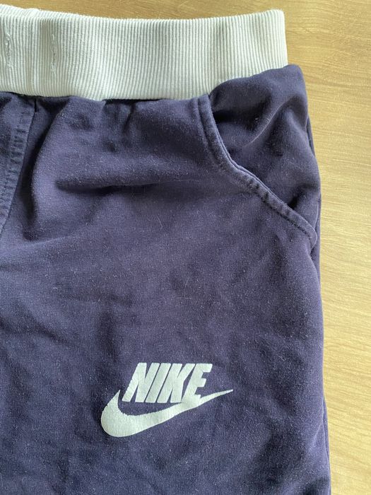 Krótkie spodenki Nike damskie S/M z kieszeniami granatowe